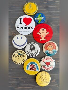 11 x vintage metal buttons